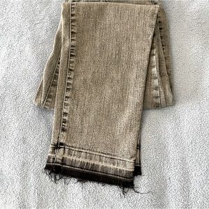 Mid rise I-N-C stretch denim straight leg jeans.  Size 6/28